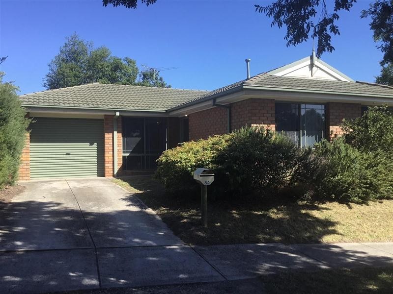 82 Lake View Drive, Narre Warren South VIC 3805