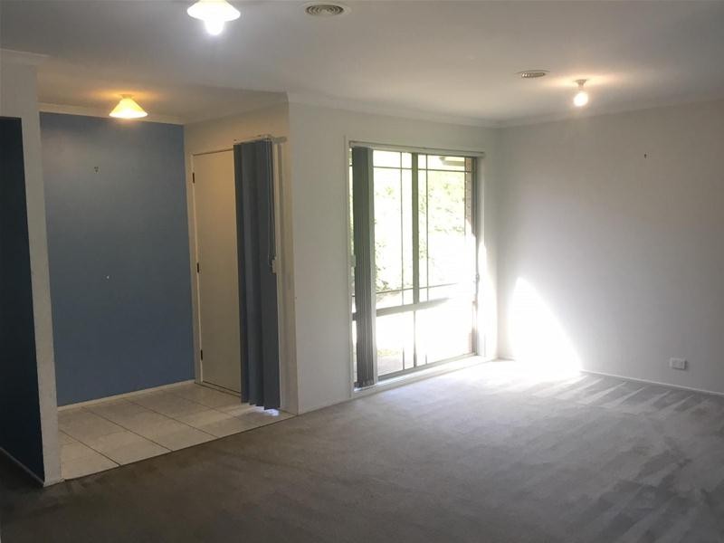 82 Lake View Drive, Narre Warren South VIC 3805