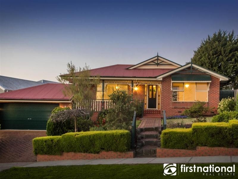 8 Edrington Park Drive, Berwick VIC 3806