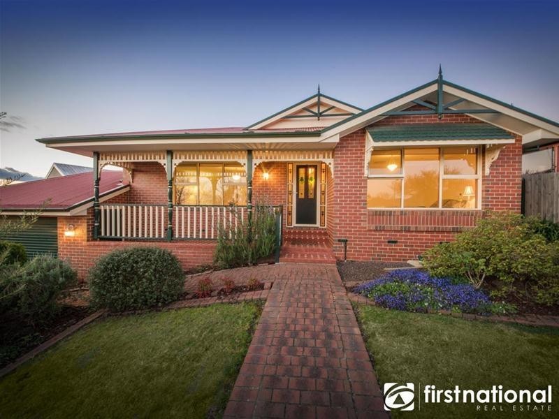 8 Edrington Park Drive, Berwick VIC 3806