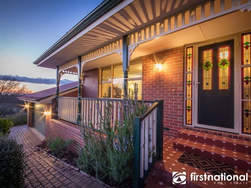 8 Edrington Park Drive, Berwick VIC 3806