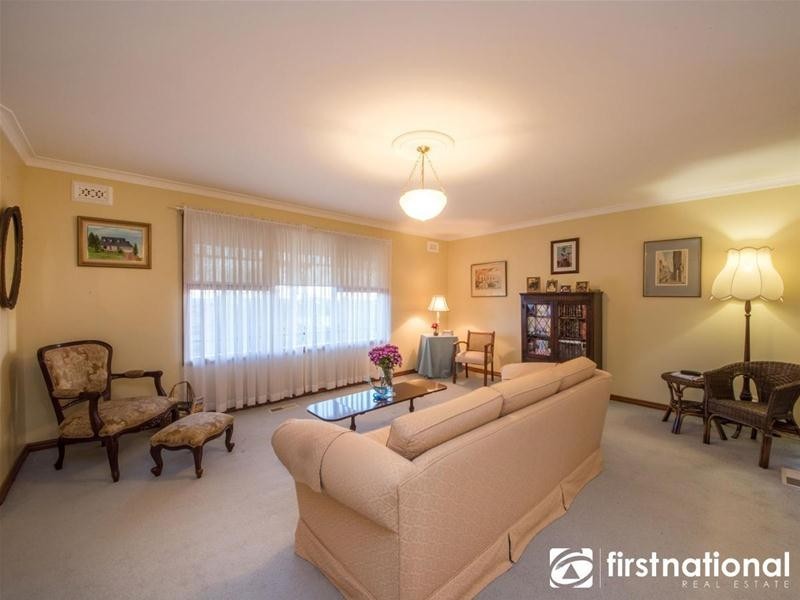 8 Edrington Park Drive, Berwick VIC 3806