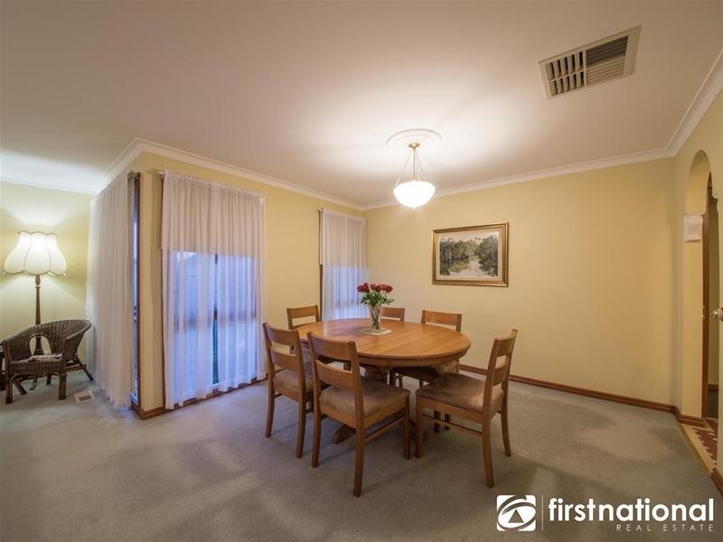 8 Edrington Park Drive, Berwick VIC 3806