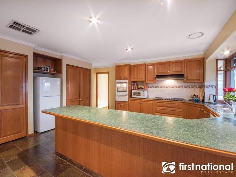 8 Edrington Park Drive, Berwick VIC 3806