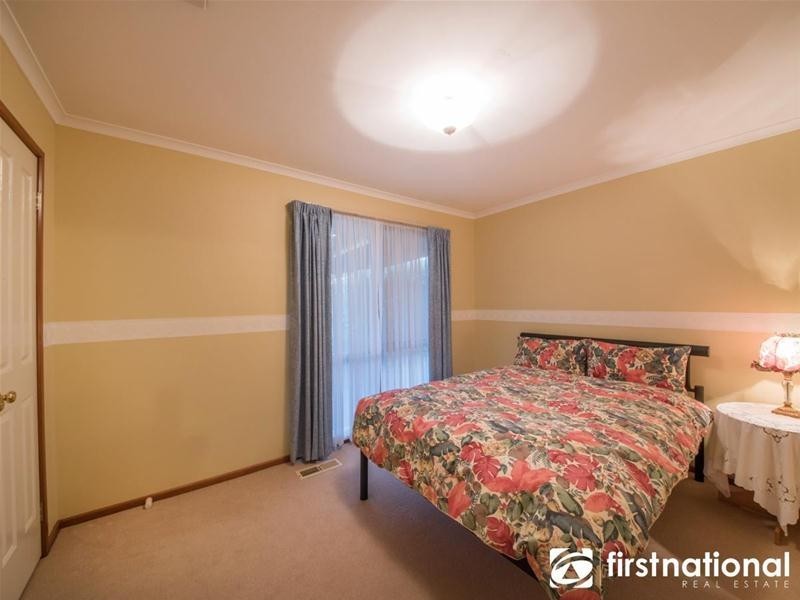 8 Edrington Park Drive, Berwick VIC 3806