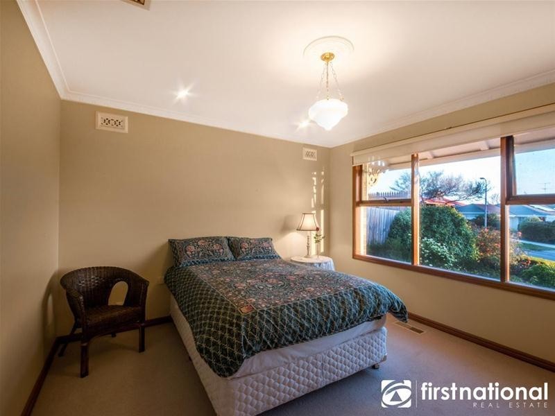 8 Edrington Park Drive, Berwick VIC 3806
