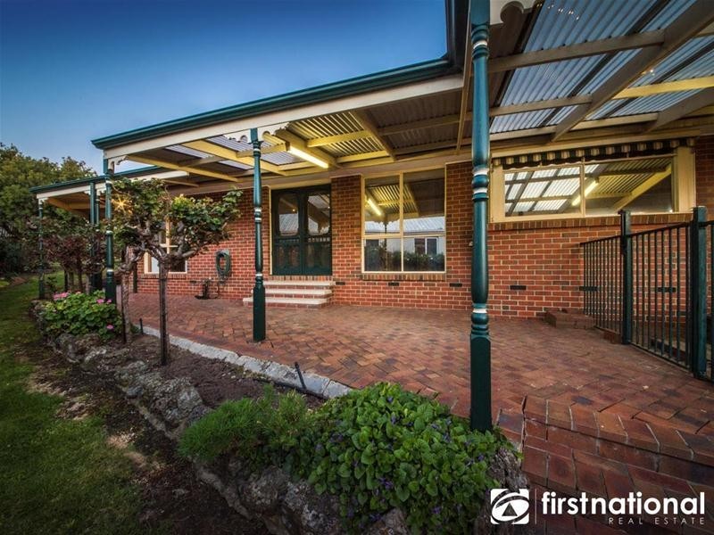 8 Edrington Park Drive, Berwick VIC 3806