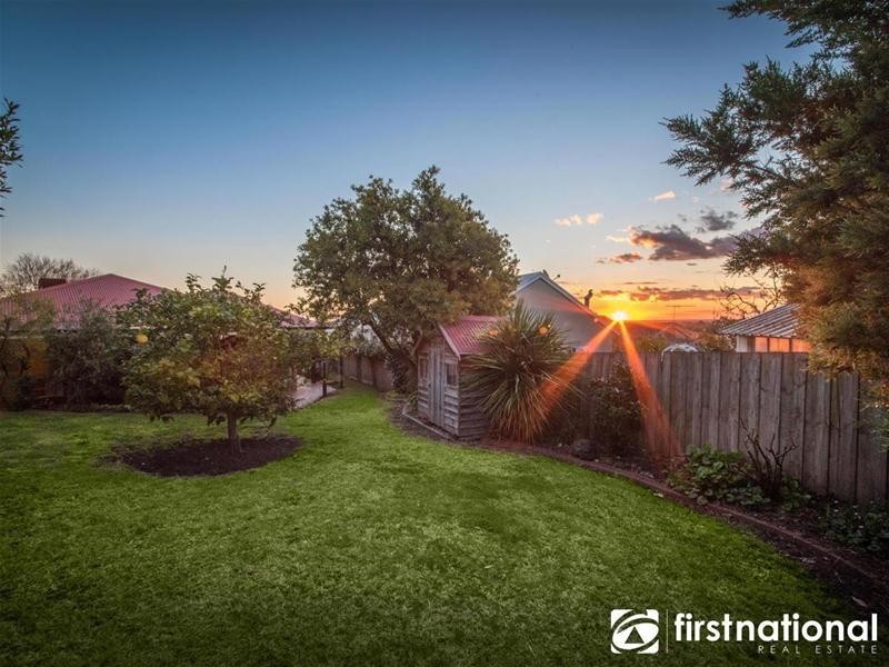 8 Edrington Park Drive, Berwick VIC 3806