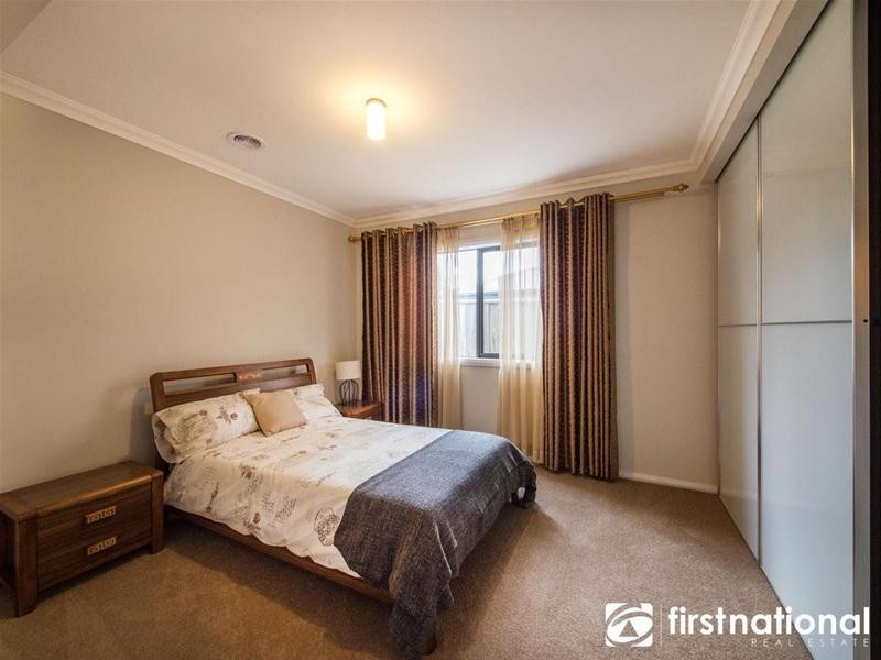 4 Clovelly Way, Officer VIC 3809