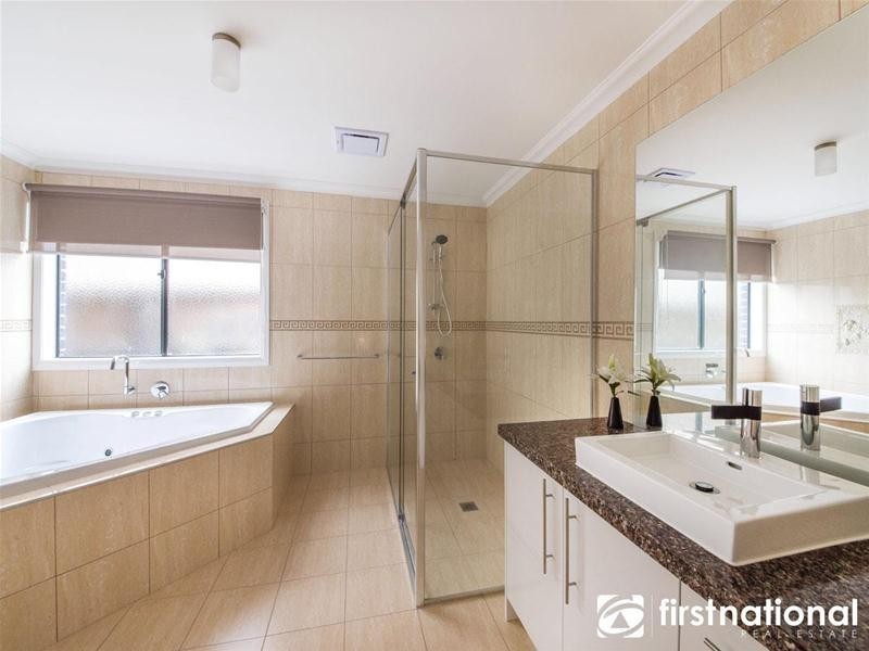 4 Clovelly Way, Officer VIC 3809