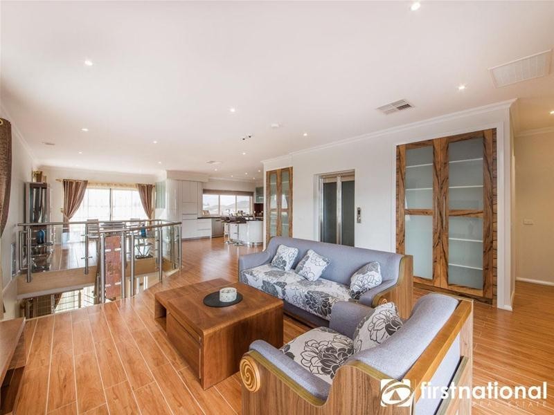 4 Clovelly Way, Officer VIC 3809