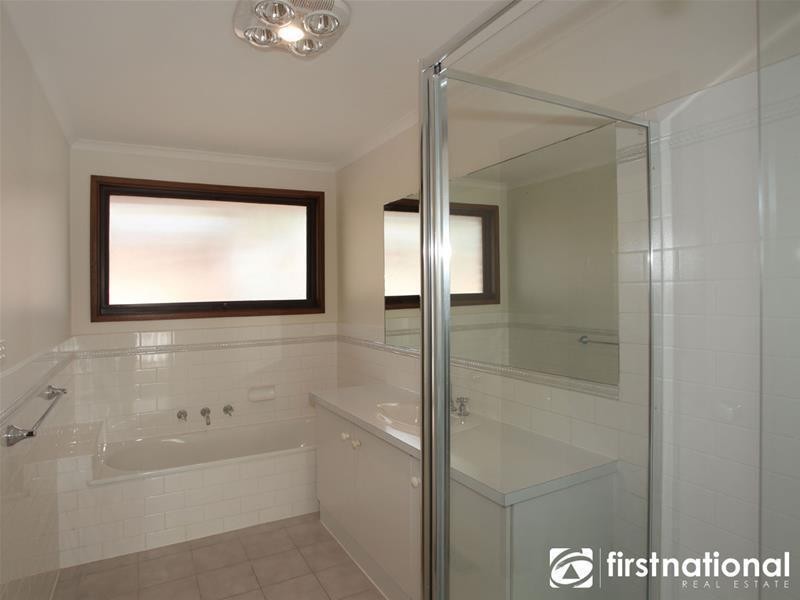 1/4-6 Gibb Street, Berwick VIC 3806