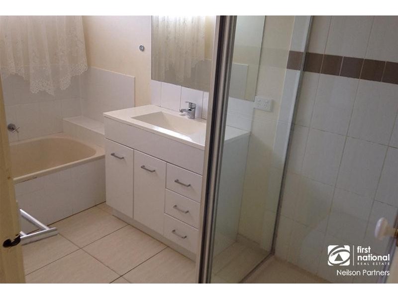 1/2 Adam Avenue, Hallam VIC 3803