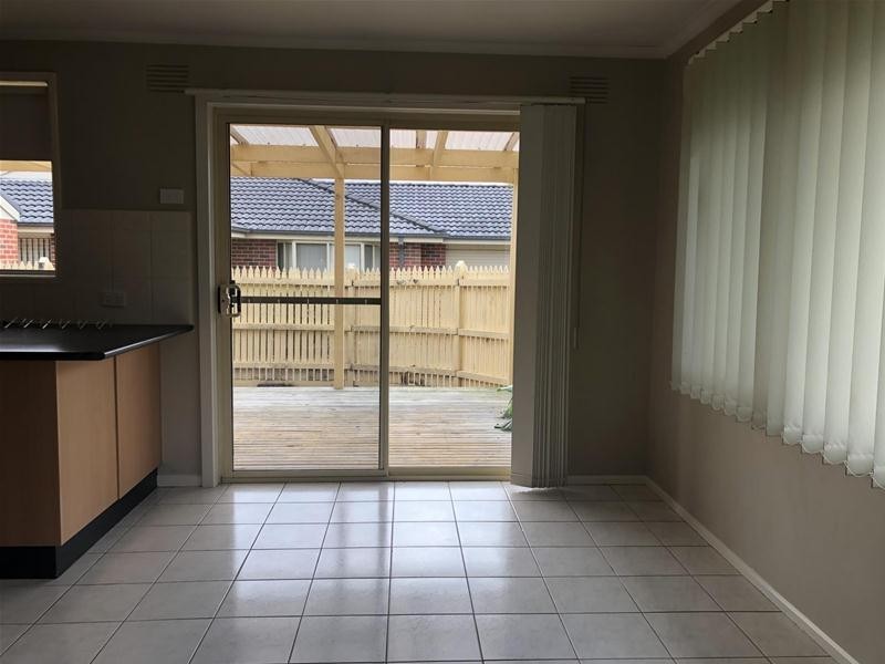 1/40 Ambleside Crescent, Berwick VIC 3806