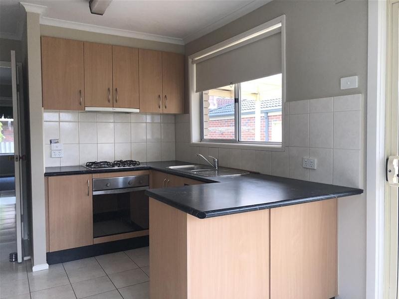 1/40 Ambleside Crescent, Berwick VIC 3806