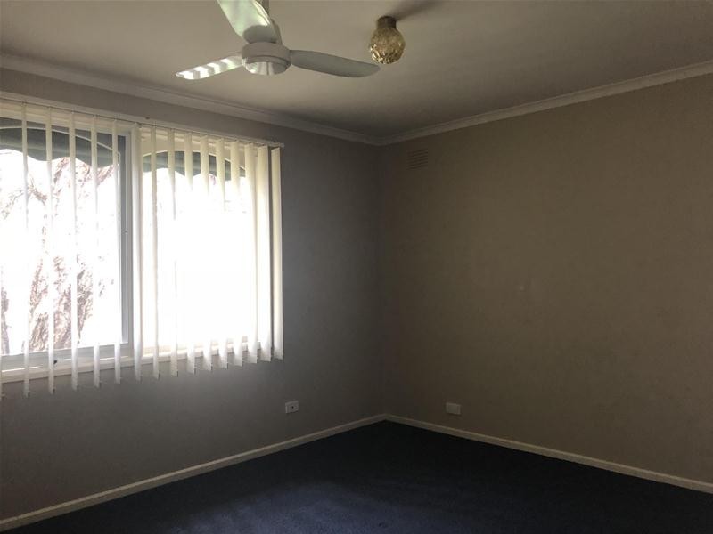 1/40 Ambleside Crescent, Berwick VIC 3806