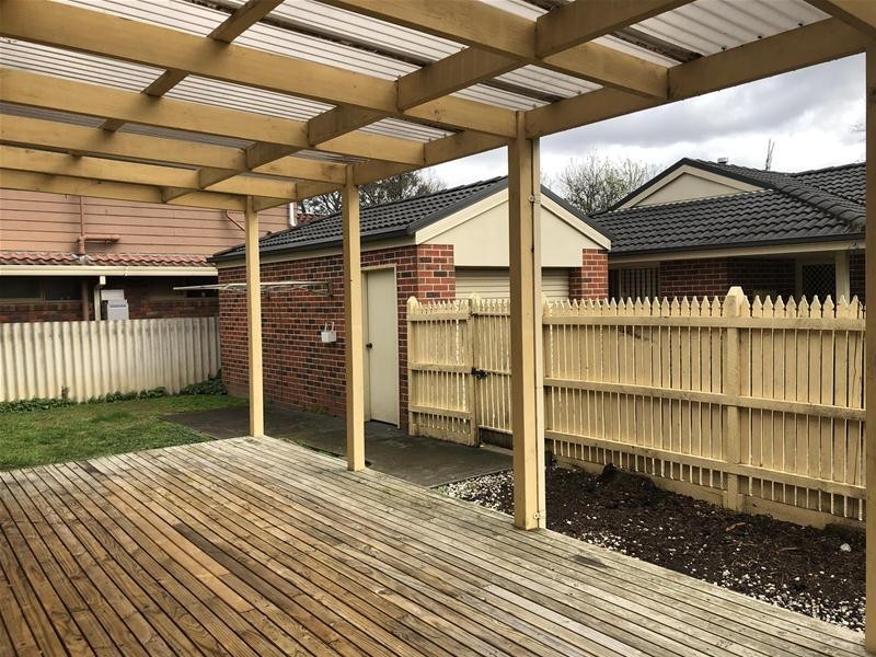 1/40 Ambleside Crescent, Berwick VIC 3806