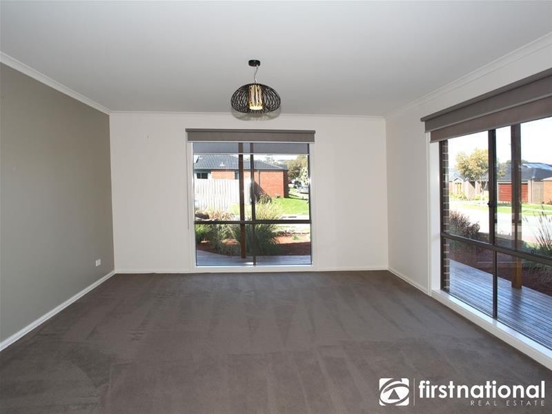 1 Swamp Gum Close, Pakenham VIC 3810