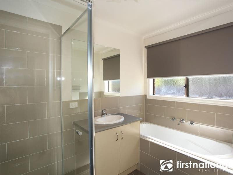 1 Swamp Gum Close, Pakenham VIC 3810