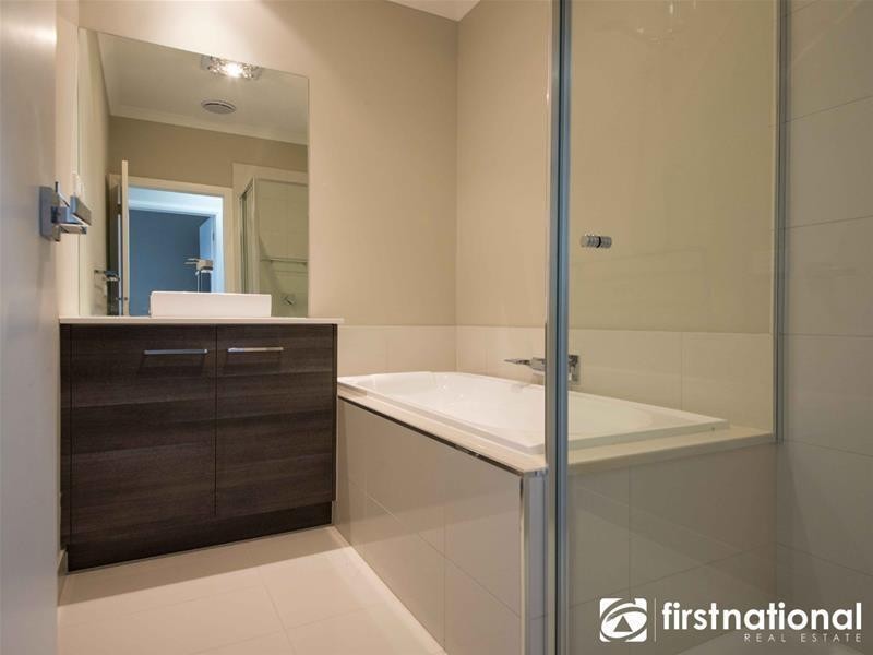 30 Swan Street, Pakenham VIC 3810