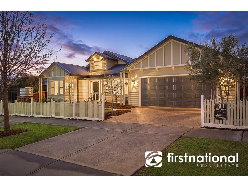 55 Henry Lawson Drive, Pakenham VIC 3810