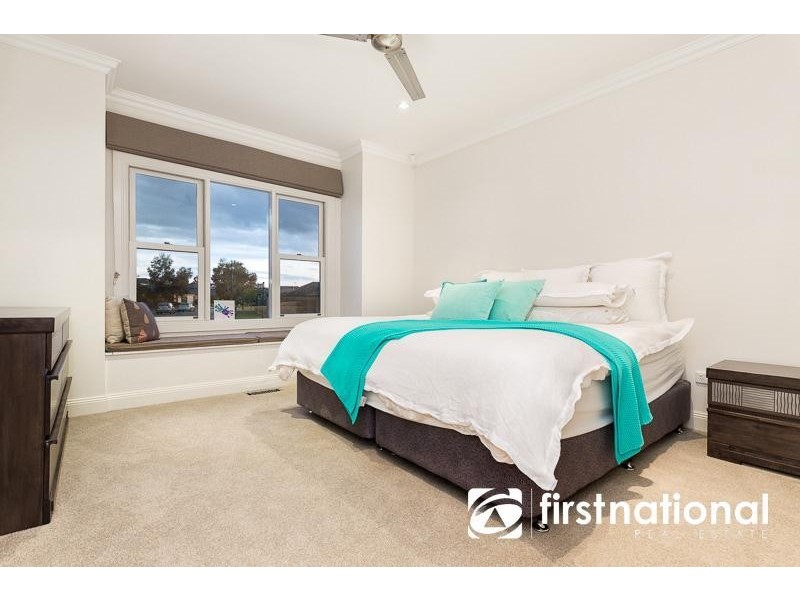 55 Henry Lawson Drive, Pakenham VIC 3810