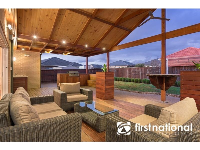 55 Henry Lawson Drive, Pakenham VIC 3810