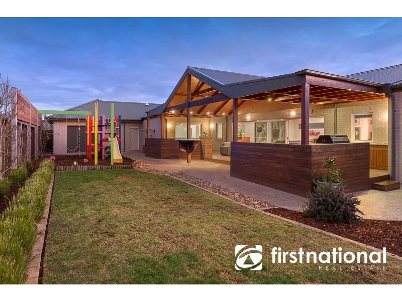 55 Henry Lawson Drive, Pakenham VIC 3810