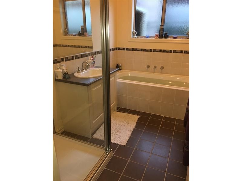 1/14 Glenn Erin Way, Berwick VIC 3806