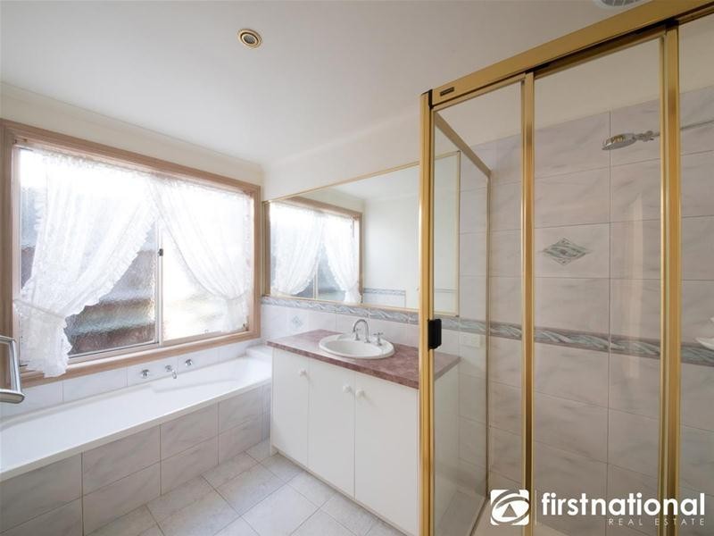 25 Jarryd Crescent, Berwick VIC 3806