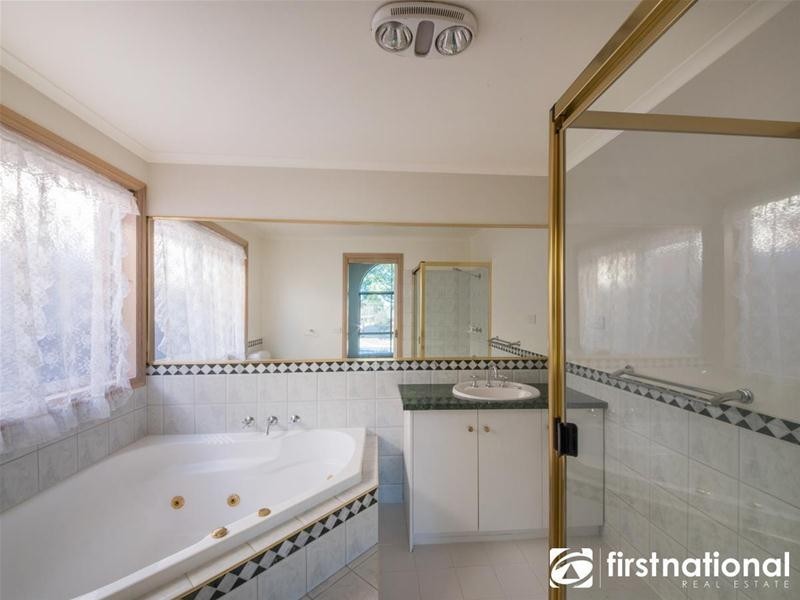 25 Jarryd Crescent, Berwick VIC 3806