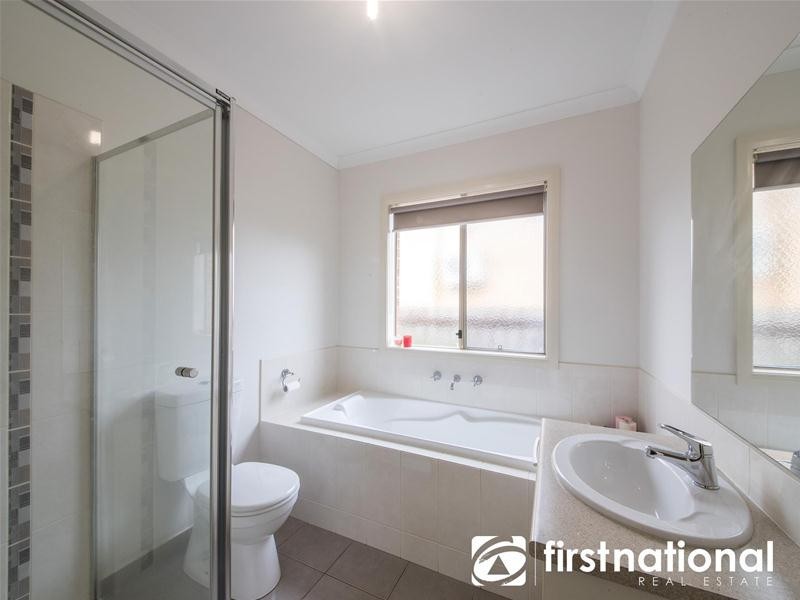 1A Savage Street, Pakenham VIC 3810