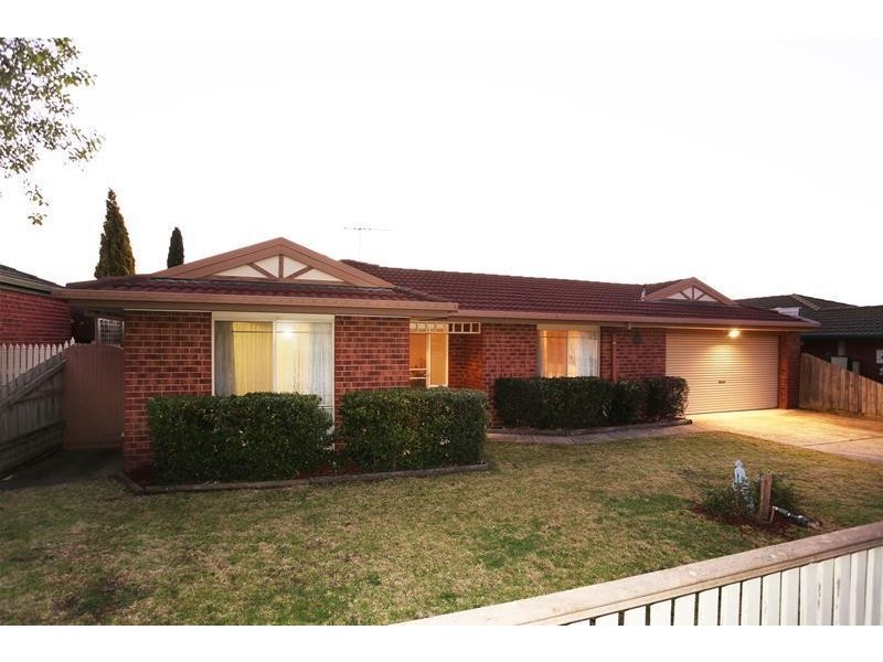 9 McCartney Drive, Narre Warren South VIC 3805