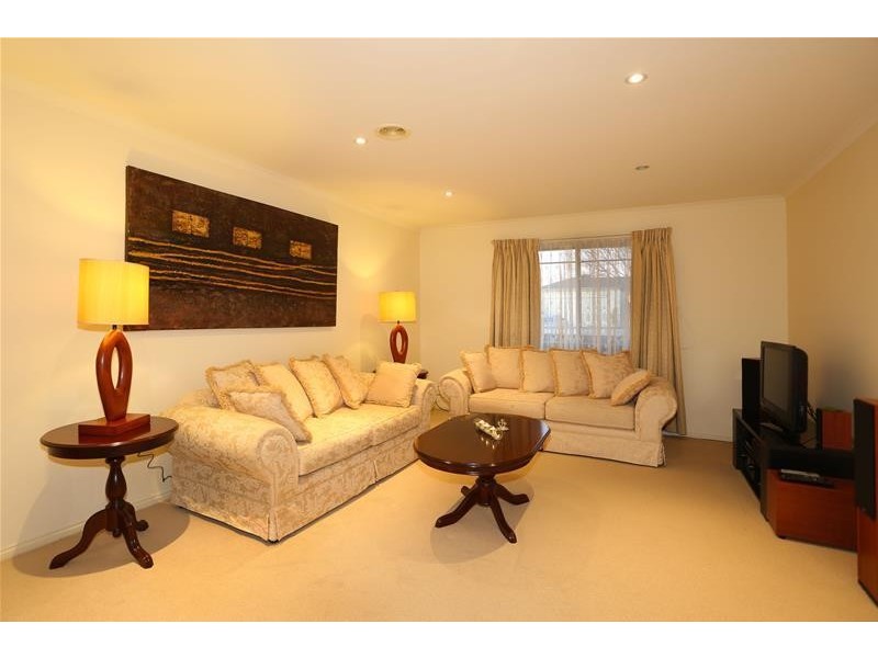 9 McCartney Drive, Narre Warren South VIC 3805