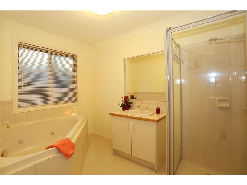 9 McCartney Drive, Narre Warren South VIC 3805