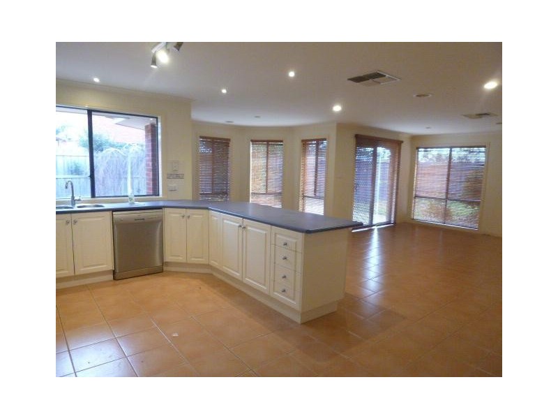 7 Padstow Court, Narre Warren South VIC 3805