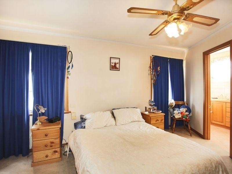 21 Station Street, Officer VIC 3809