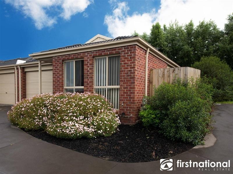 5/8 McClenaghan Place, Pakenham VIC 3810
