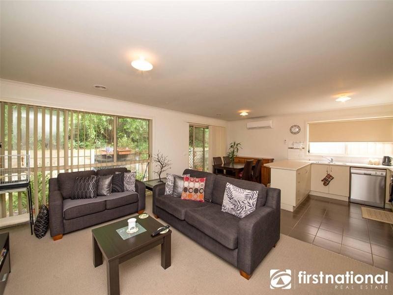 5/8 McClenaghan Place, Pakenham VIC 3810