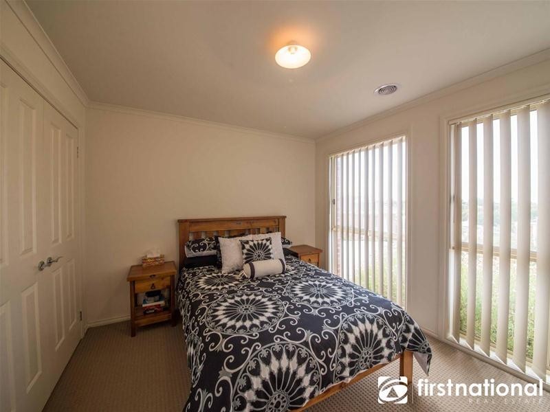 5/8 McClenaghan Place, Pakenham VIC 3810