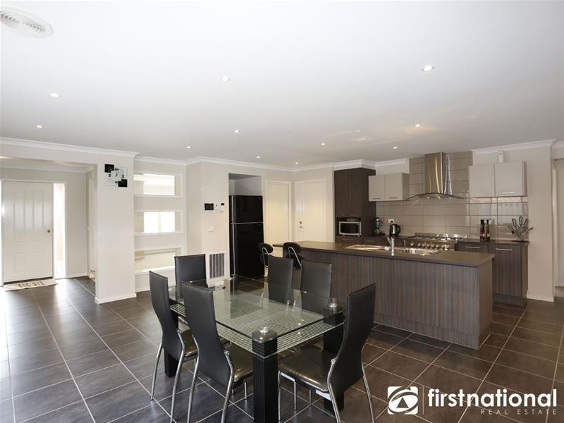 37 Dash Drive, Cranbourne East VIC 3977