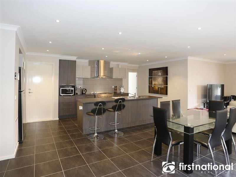 37 Dash Drive, Cranbourne East VIC 3977