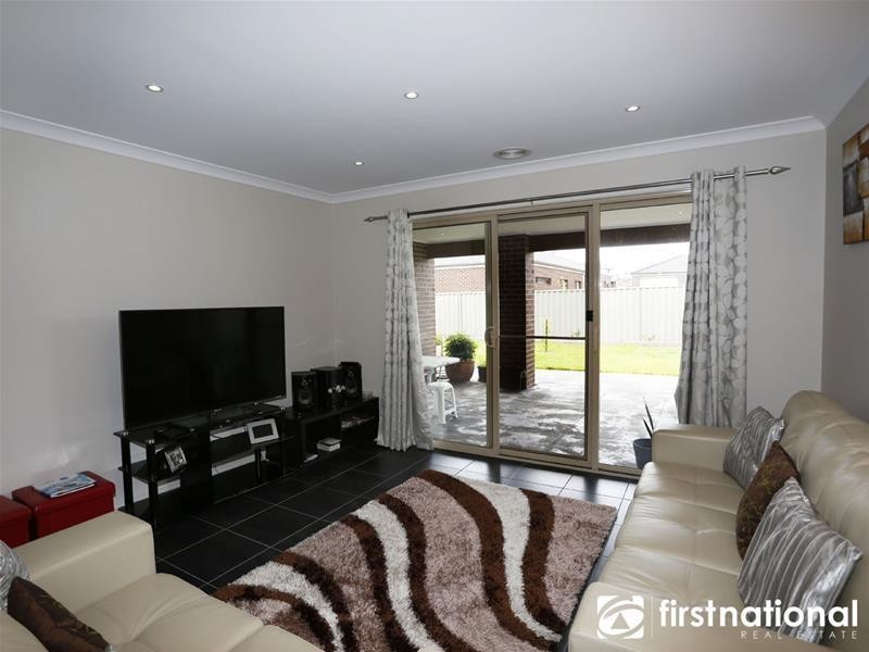 37 Dash Drive, Cranbourne East VIC 3977