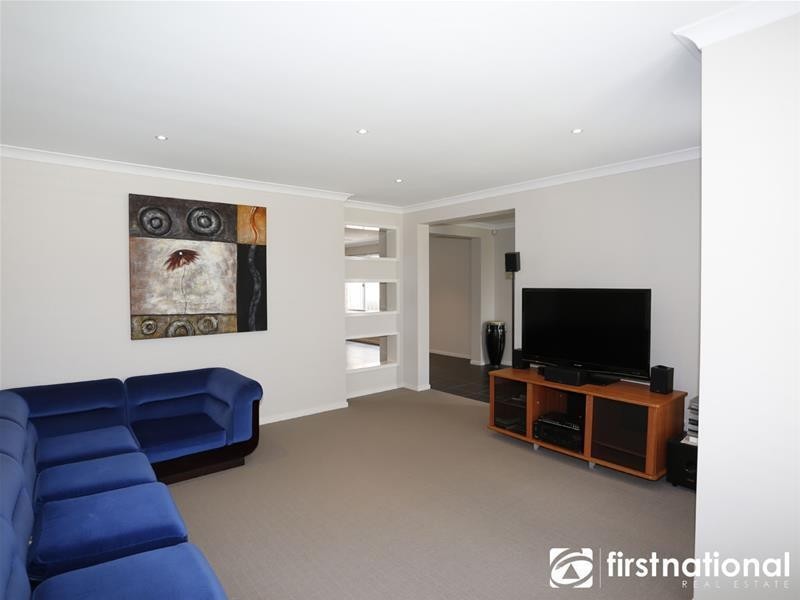 37 Dash Drive, Cranbourne East VIC 3977