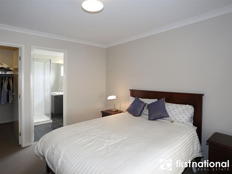 37 Dash Drive, Cranbourne East VIC 3977