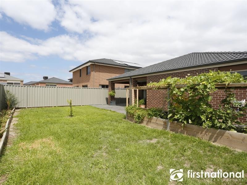 37 Dash Drive, Cranbourne East VIC 3977