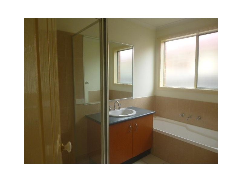 2 Pineview Court, Narre Warren South VIC 3805