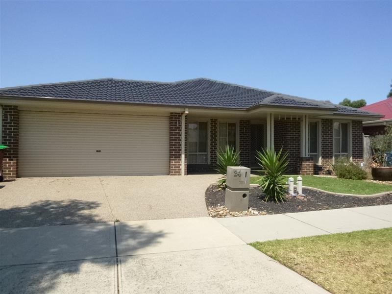 24 McCallum Drive, Cranbourne East VIC 3977