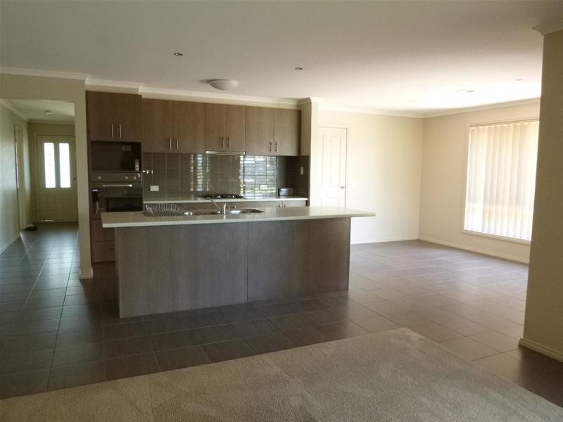 24 McCallum Drive, Cranbourne East VIC 3977