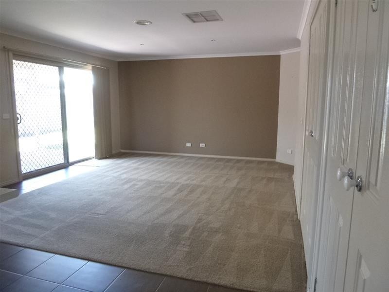 24 McCallum Drive, Cranbourne East VIC 3977